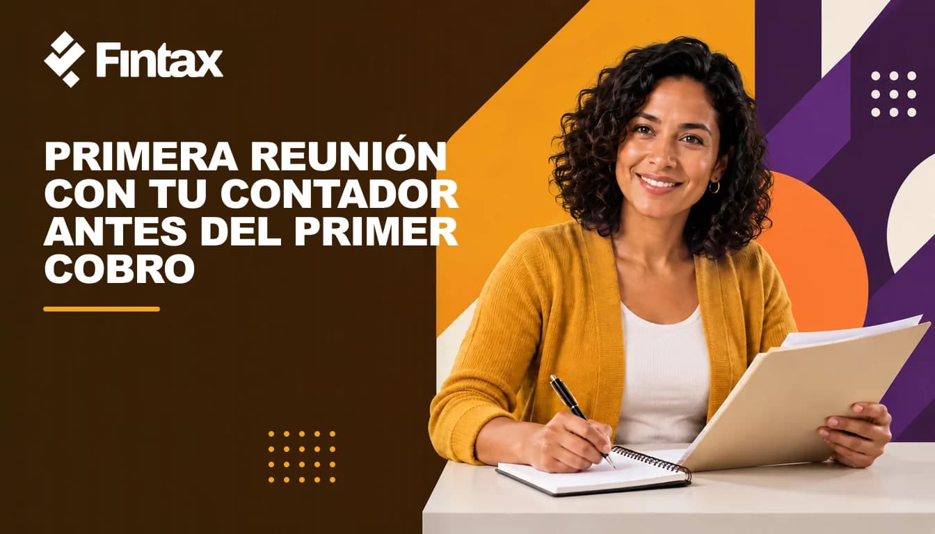 Una emprendedora mexicana prepara el resumen de un proyecto para su primera reunión contable.