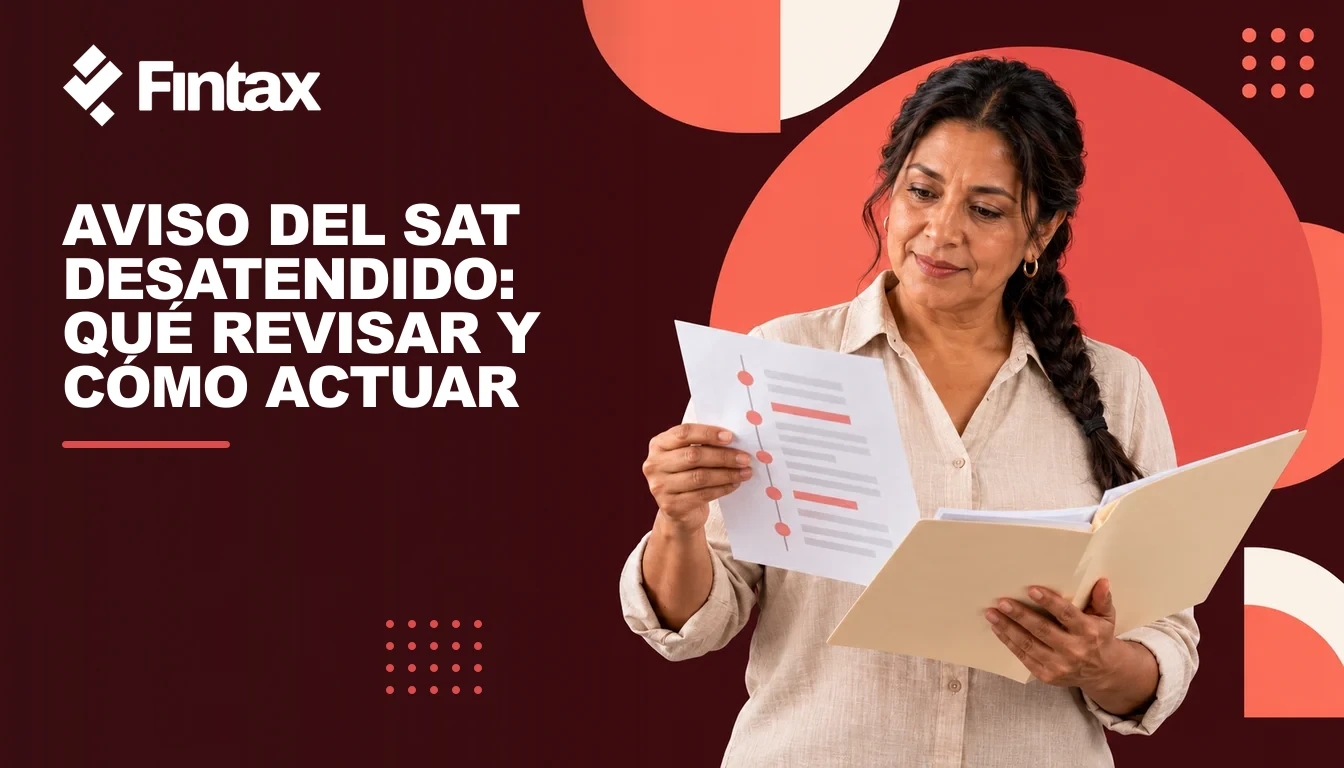 Una persona mexicana dueña de un negocio abre una carpeta de documentos desatendidos y revisa la cronología de una notificación.