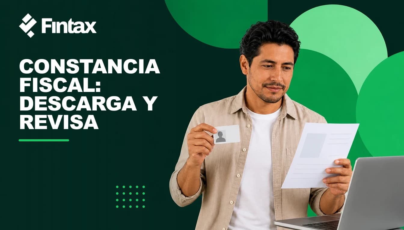 Persona revisando los datos de su constancia de situación fiscal antes de facturar.