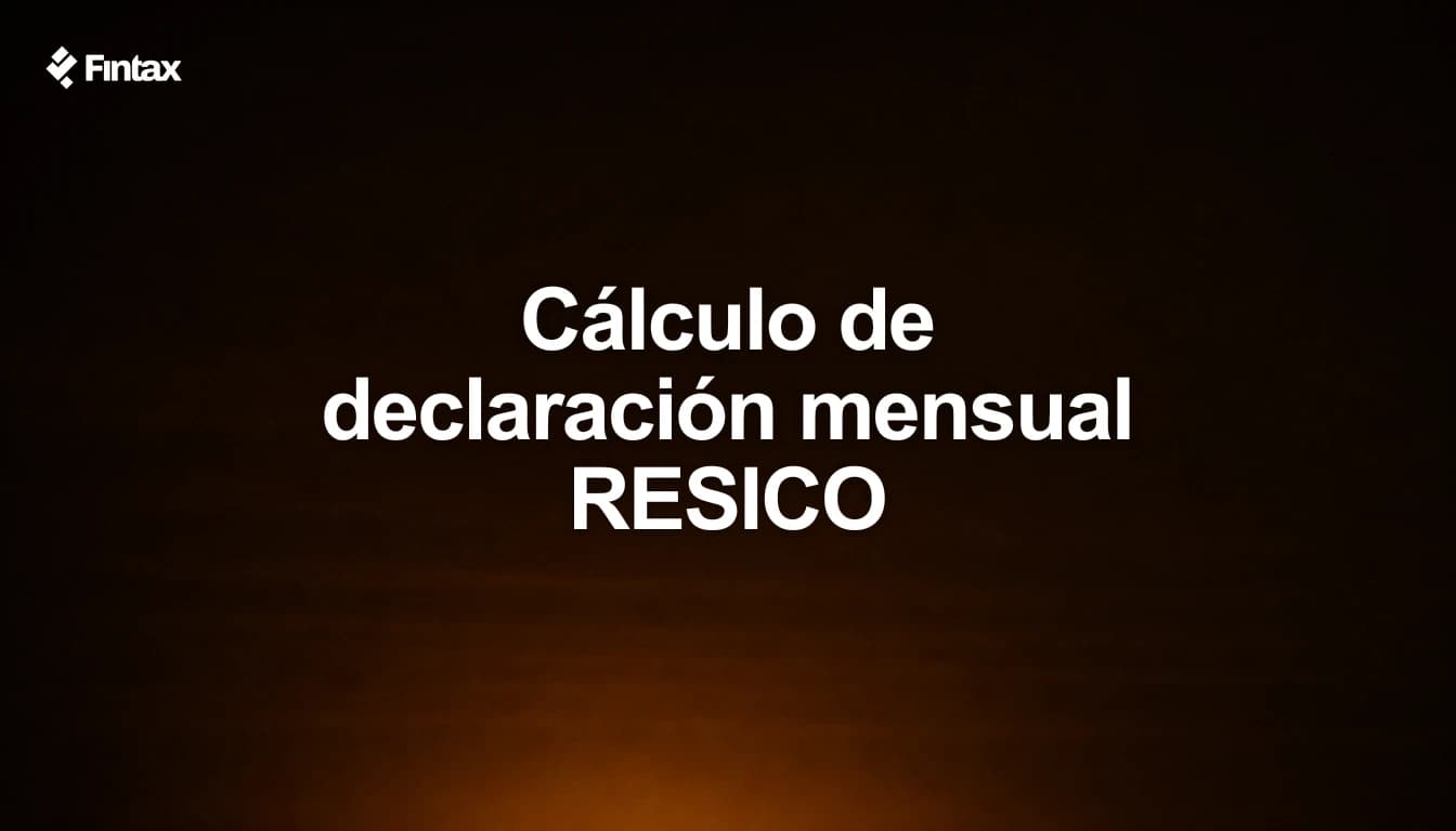 Fondo café casi negro con una luz ámbar cálida y difusa en la parte baja.