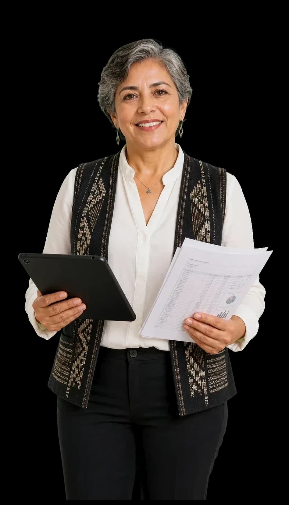 Persona dueña de negocio en Oaxaca revisando documentos contables y fiscales