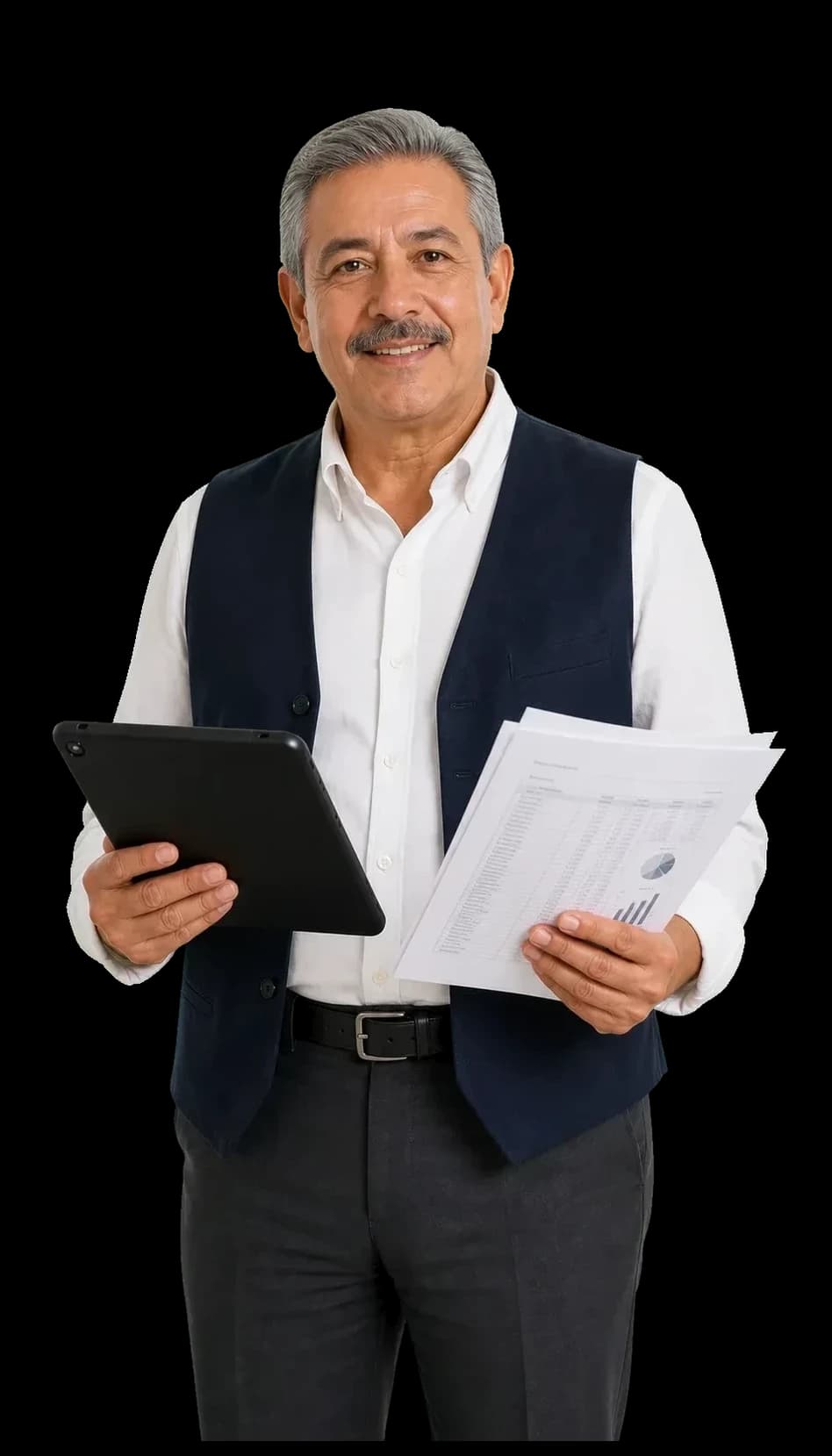 Persona dueña de negocio en Sinaloa revisando documentos contables y fiscales