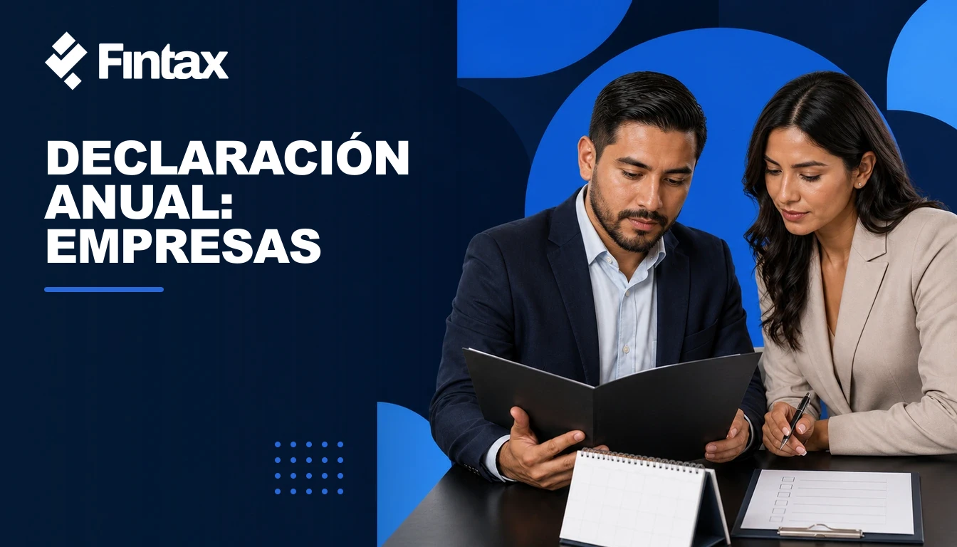 Responsable financiero y contador cerrando la declaración anual de una empresa.